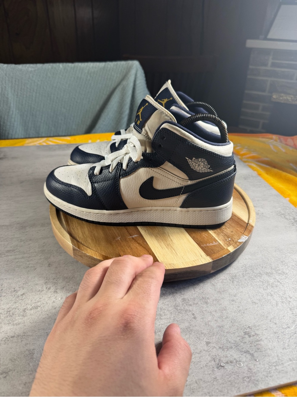 Jordan 1 Mid Obsidian White/Metallic Gold Size 6.5Y /Womens 8